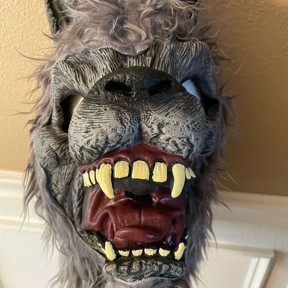 Scary Wolf Mask - Picture 11 of 16